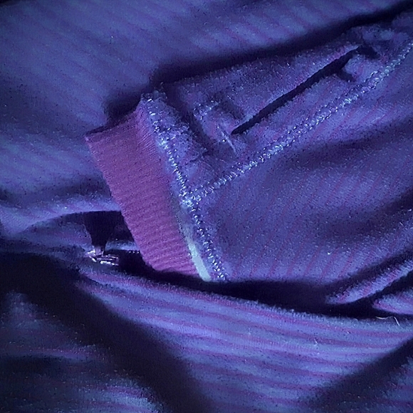 {size 8} Athletica Running Longsleeve - Picture 4 of 4